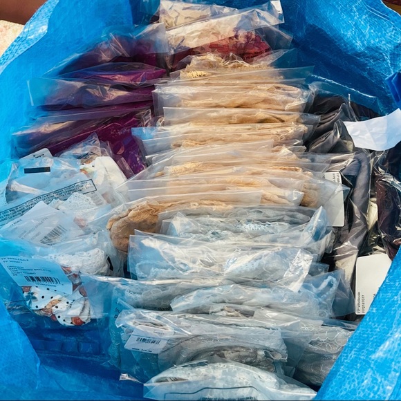 FREE PEOPLE INTIMATELY MYSTERY BOX 10 Piece Bundle - Picture 5 of 6